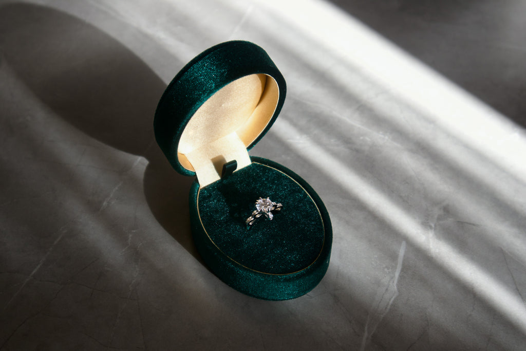 [ Pre–Order ] Angel’s Kiss